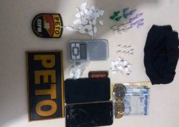 Madre de Deus: dupla é presa pela PM com 60 trouxas de cocaína