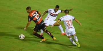 Vitória vence e escapa da série C