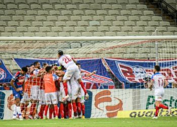 Bahia goleia o Fortaleza e se afasta do Z-4 do Brasileirão