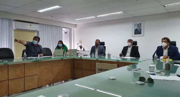 Prefeito Dailton Filho e Deputado Angelo Almeida participaram de reunião na Secretaria Estadual de Educação