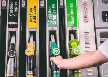 Bolsonaro envia ao Congresso projeto que altera ICMS sobre combustíveis