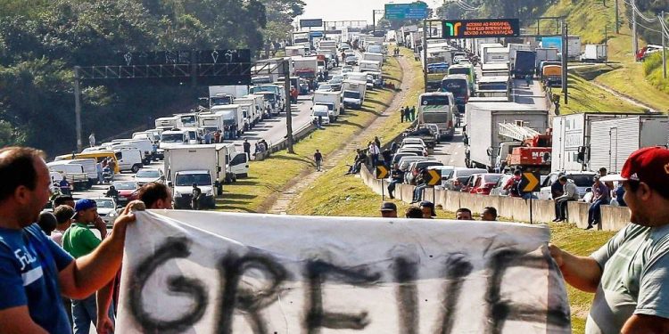 Caminhoneiros prometem greve hoje, mas paralisação não é consenso entre as categorias