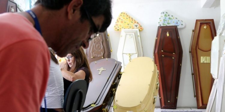 Associação dos Fabricantes faz alerta nacional sobre a possível falta de caixões