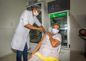 Candeias: vacinação de idosos de 80 anos, continua até próxima quarta