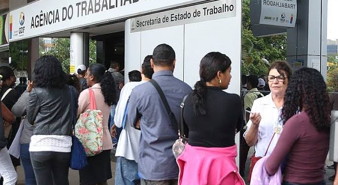 Desemprego bate recorde de 14,3 milhões de pessoas