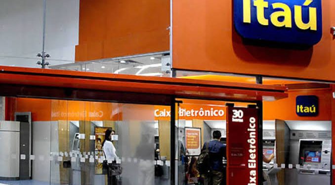 Banco Itaú demite 50 funcionários que pediram auxílio emergencial