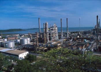 Em reunião, gerência da Refinaria Landulfo Alves decide manter a parada de manutenção este mês