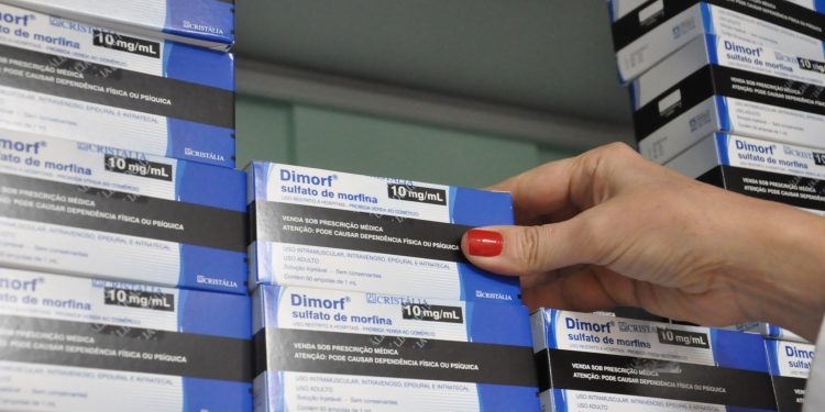 Mais de 1.300 municípios do país, podem faltar Medicamentos do kit intubação