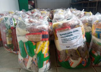 Candeias: Alunos da Escola Albertina Dias ganham cestas de parceria da Mosaic com Secretaria de Educação