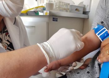 Crianças e grávidas vacinadas por engano contra a Covid-19 passam por exames