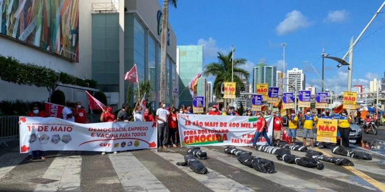 Salvador : Dia do Trabalhador, centrais sindicais realizam protesto na Avenida ACM