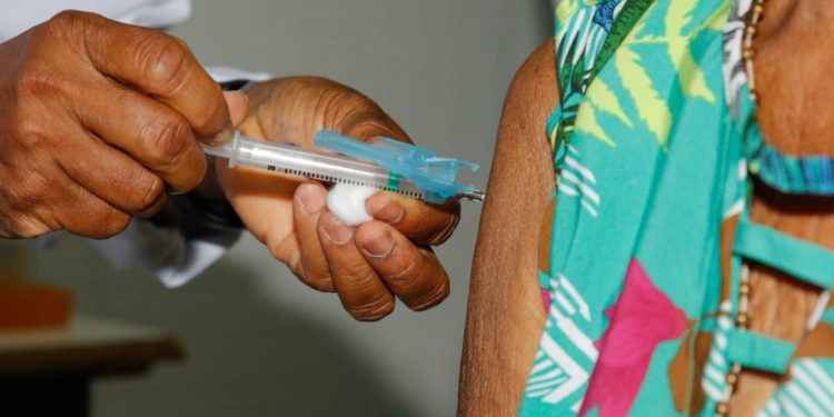 Candeias recebeu 2.800 doses da vacina da AstraZeneca