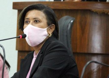 Candeias: Vereadora pede kit parlamentar para o esposo