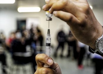 Após aprovação da CIB, jornalistas serão vacinados como grupo prioritário na Bahia