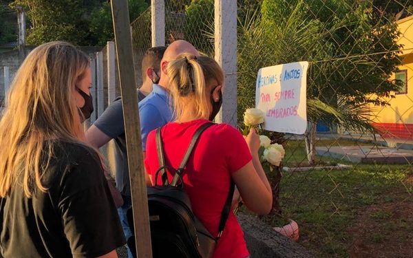 Vítimas de atentado em creche de Santa Catarina são homenageadas