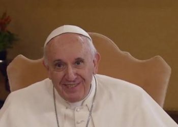 Papa brinca com brasileiros: “Não têm salvação. Muita cachaça e pouca oração”