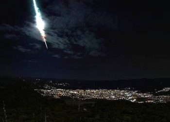 Bahia : Moradores relatam luminosidade no céu com barulho e pesquisadores suspeitam de meteoro