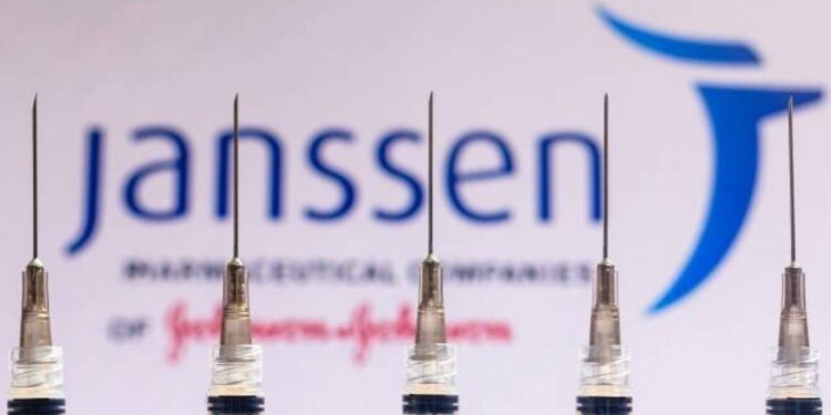 Remessas da vacina Janssen serão enviadas para todos os municípios, diz secretário de Saúde da Bahia