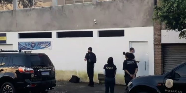 Candeias : PF cumpre mandados de busca em secretaria de saúde e residência do prefeito