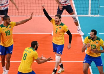 Seleção brasileira do Vôlei masculino vence o EUA de virada, e garante classificação