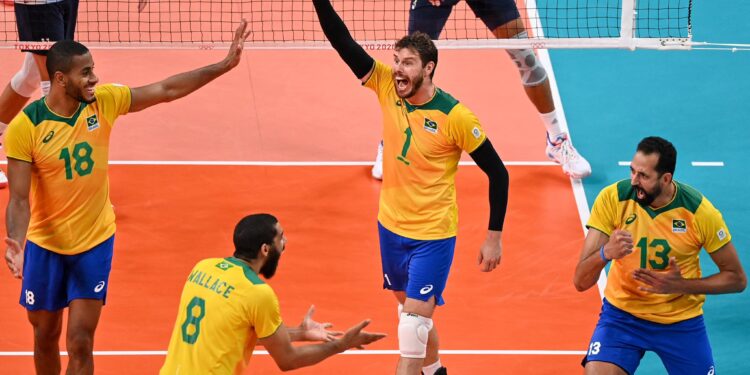 Seleção brasileira do Vôlei masculino vence o EUA de virada, e  garante classificação