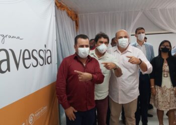 Madre de Deus: Prefeitura entrega os cartões para as famílias do programa travessia