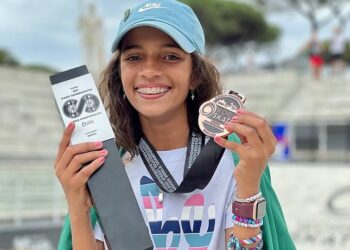 Olímpiadas: Rayssa Leal conquista a prata no skate street feminino
