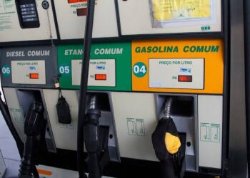 Fiscalização interdita bomba que fornecia quantidade de gasolina a menos