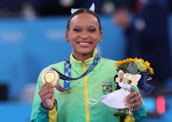 Ouro e Prata nas Olimpíadas : Rebeca Andrade é 1ª brasileira a ganhar duas medalhas