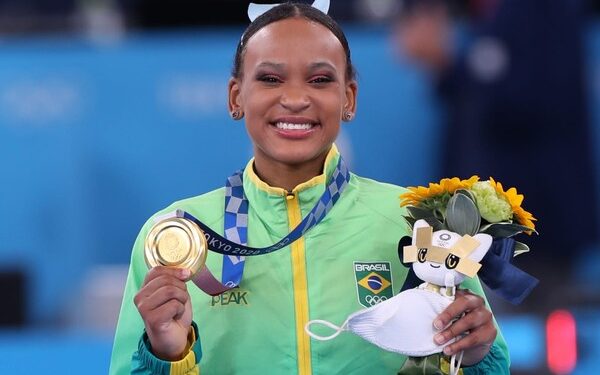 Ouro e Prata nas Olimpíadas : Rebeca Andrade é 1ª brasileira a ganhar duas medalhas