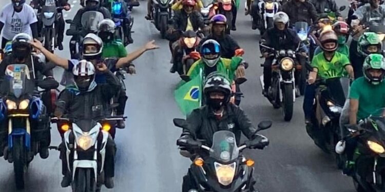 Atos pró-Bolsonaro estão previstos para ocorrer em 70 cidades, em Salvador protestos se concentram na Barra