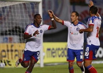 Bahia bate o Fortaleza: Rodallega dá show e marca quatro gols