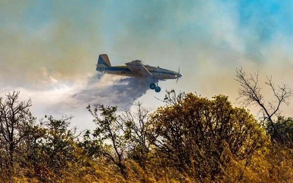 Dez aeronaves atuam no combate a incêndios no interior da Bahia