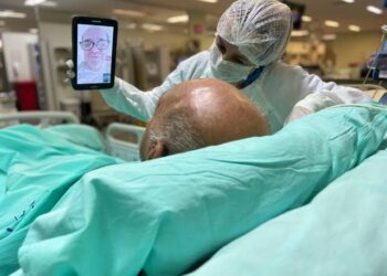 Sancionada lei que permite videochamadas com pessoas internadas