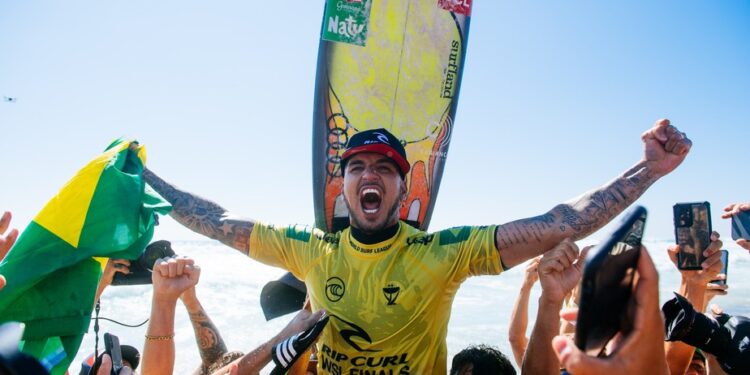 Gabriel Medina é tricampeão Mundial no surfe
