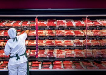 Pesquisa mostra que 67% da população reduziu consumo de carne e 47%, o de pão