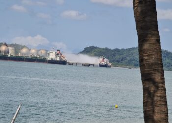 Explosão em navio no Porto de Aratu de Candeias assusta moradores