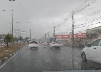 Tempo chuvoso deve durar até domingo