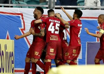 Com gol no primeiro minuto de jogo, Bahia vence Chapecoense por 3 a 0