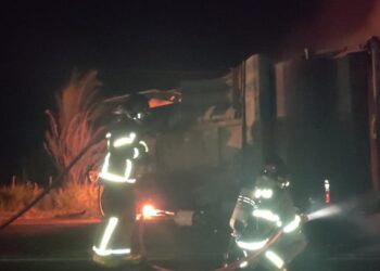 Cinco pessoas morreram carbonizadas após colisão entre caminhões na BR