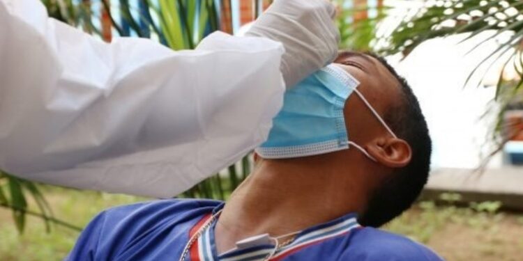 Testagem nas escolas públicas detecta 18 casos de Covid em seis cidades baianas