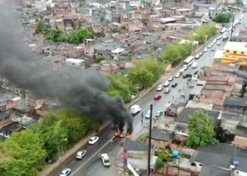 Protesto fecha a BA 528, contra o aumento dos combustíveis