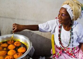 Baianas do acarajé celebram dia nacional com missa de ação de graças