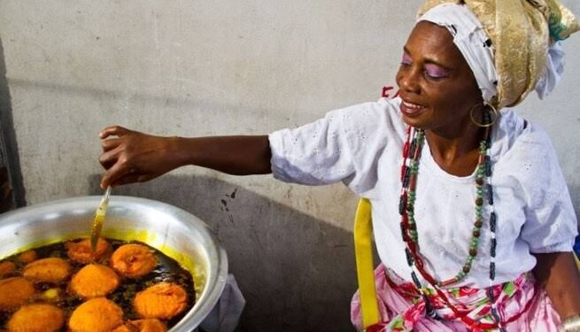 Baianas do acarajé celebram dia nacional com missa de ação de graças