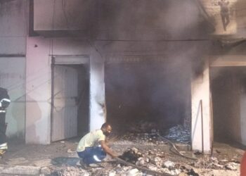 Madre de Deus: incêndio destrói loja de roupas
