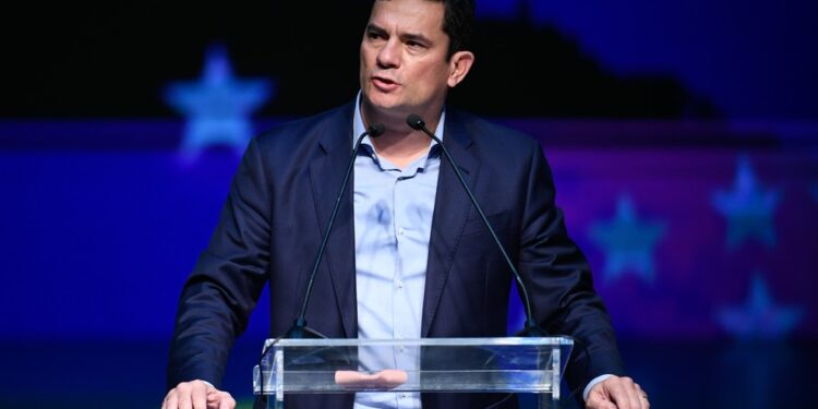 Em ato em Brasília, ex-juiz Sergio Moro se filia ao Podemos