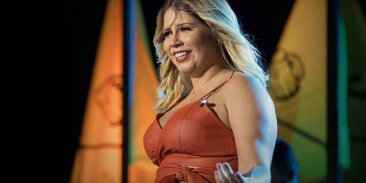 Morre cantora Marília Mendonça em queda de avião