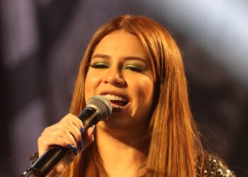 Muita emoção na despedida da cantora Marília Mendonça