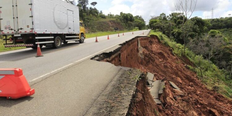 Seinfra monitora situação de 44 rodovias baianas afetadas pelas chuvas