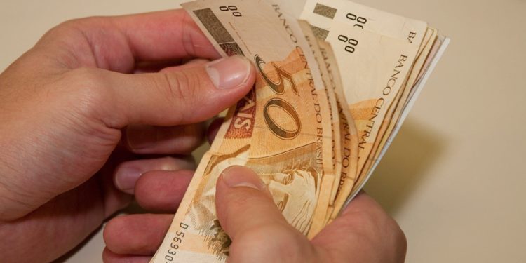 Salário mínimo previsto para 2022, será de  R$ 1.200